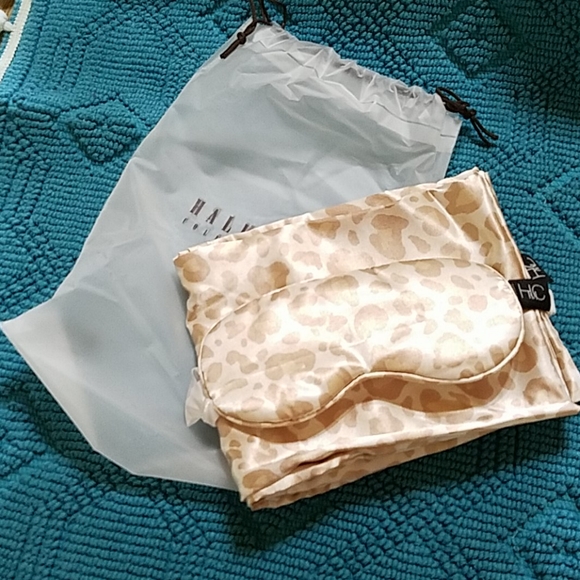 hallmart collectibles satin pillowcase